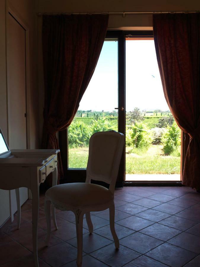 Contado San Lorenzo B&B And Wine Castilenti Exterior photo